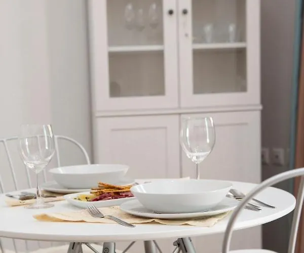 Old Town Apartment *